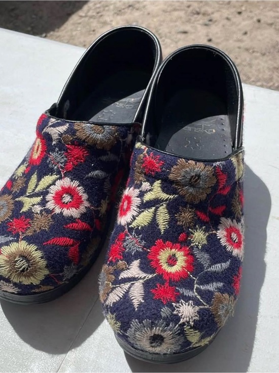 Dansko Shoes - Rare Embroidered Dansko slip on shoes. Size 39